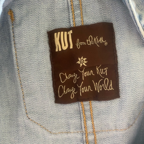Kut from the Kloth Amelia Denim Light Distressed Jacket - Picture 8 of 9